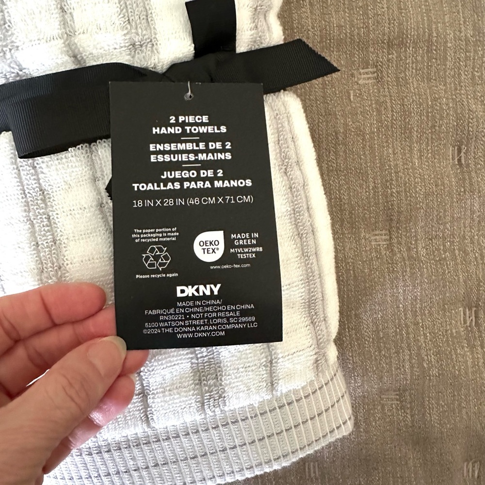 DKNY Hand Towels Set of 2 Cotton Gray & White Stripes NEW - Picture 5 of 7